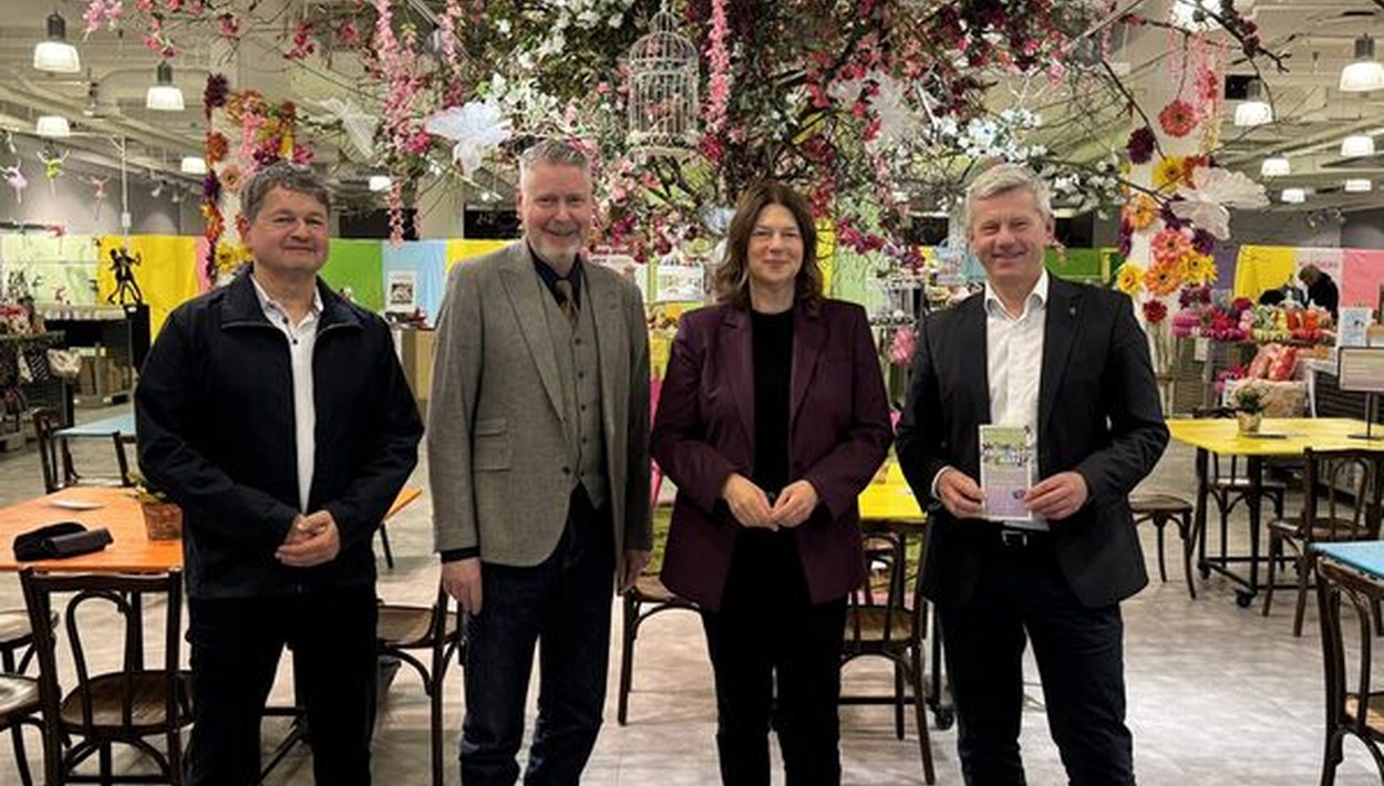 Ehemaliges SportScheck Gebäude wird für einen Monat zum Frühlingsmarkt Ehemaliges SportScheck Gebäude wird für einen Monat zum Frühlingsmarkt