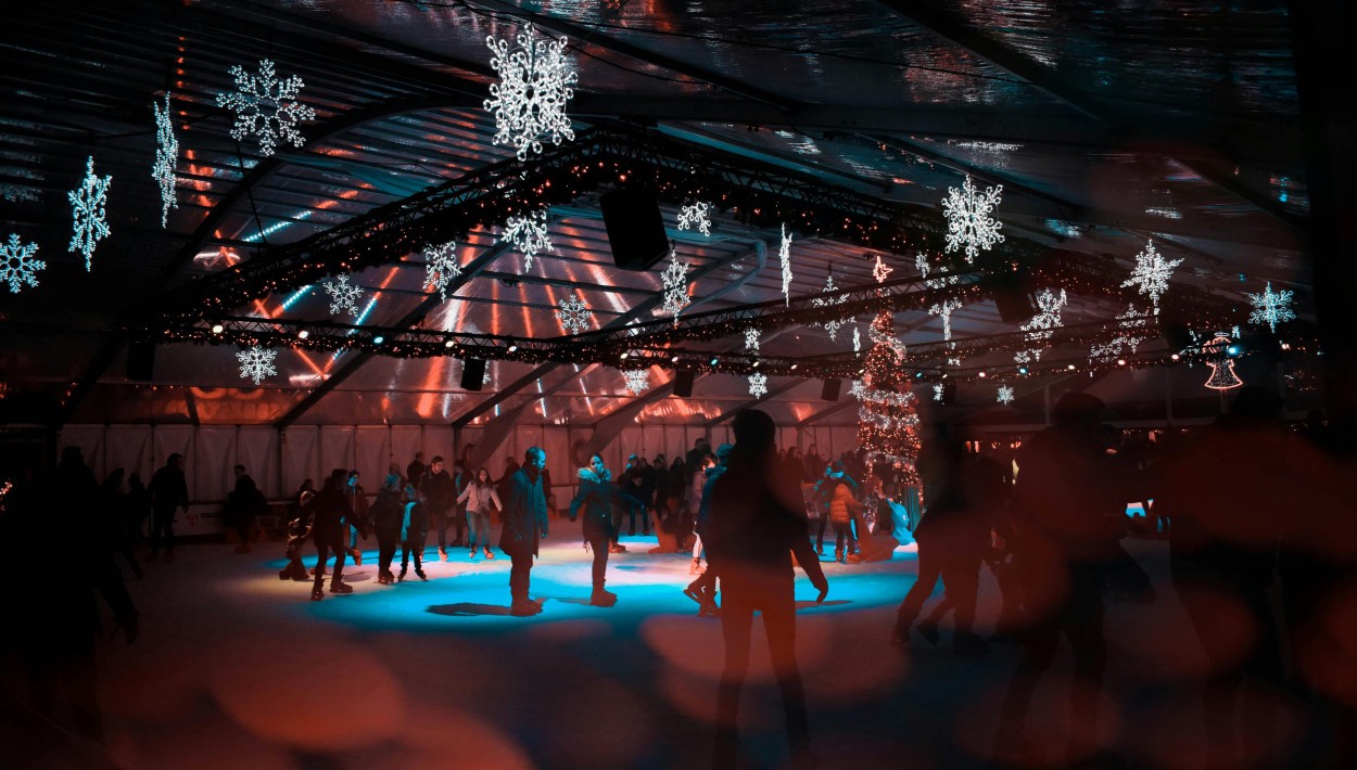 Eisdisco auf Henkell-Kunsteisbahn am 19. Dezember: Jahresabschluss auf dem Eis