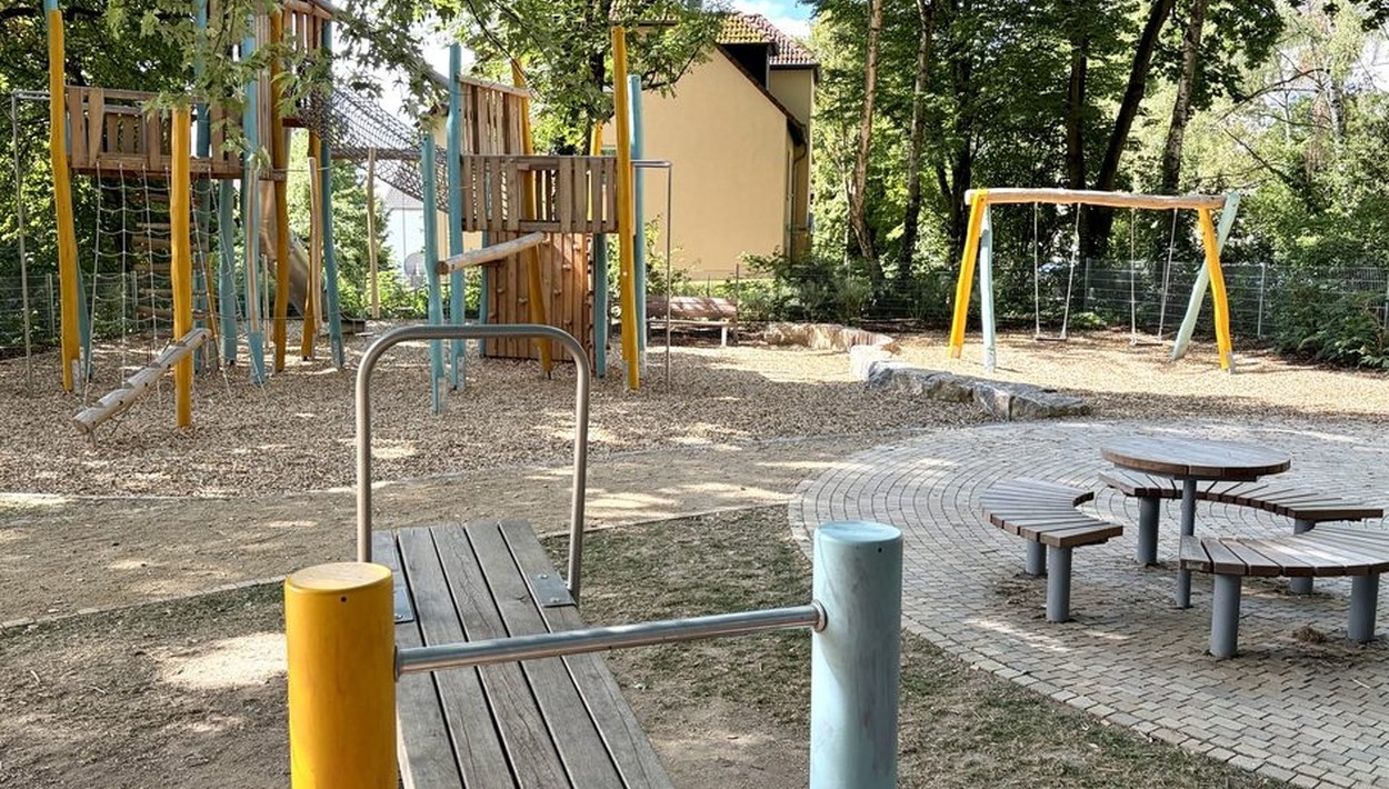 Erneuerter Spielplatz in Erbenheim bietet mehr Bewegungs- und Begegnungsraum Erneuerter Spielplatz in Erbenheim bietet mehr Bewegungs- und Begegnungsraum