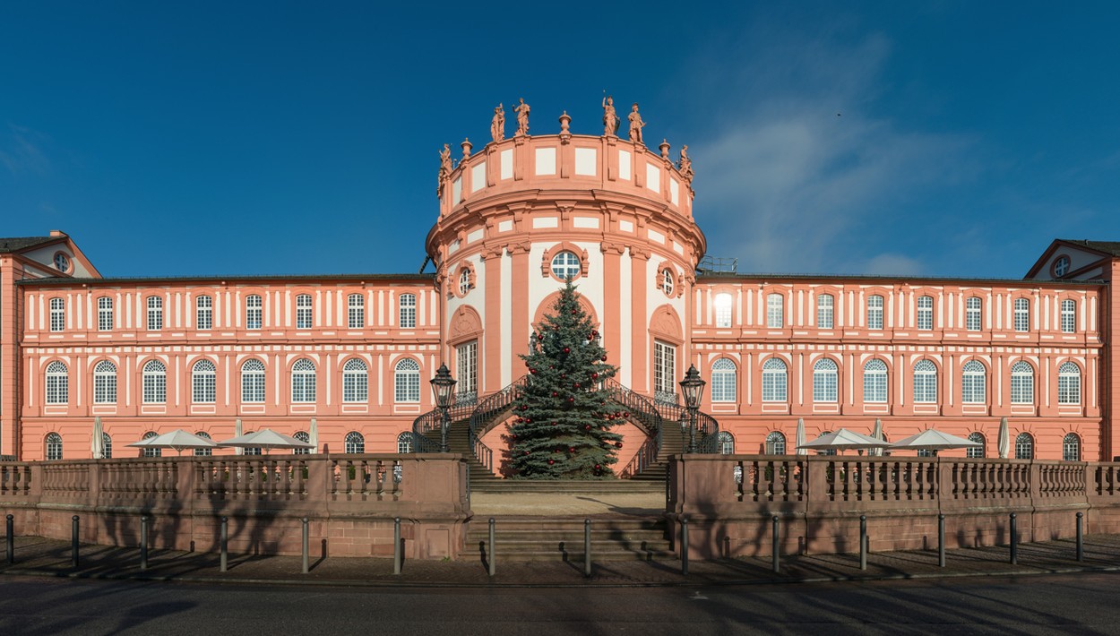 Mascha Schilinskis Epochenstück „In die Sonne schauen“ wird in Schloss Biebrich erneut gezeigt