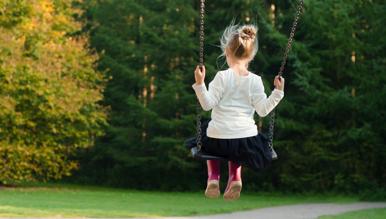 Neugestalteter Spielplatz in Rheingauviertel bietet vielfältige Spielbereiche für alle Altersgruppen Neugestalteter Spielplatz in Rheingauviertel bietet vielfältige Spielbereiche für alle Altersgruppen