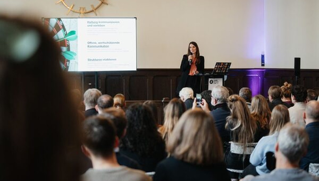 Nutzerzentrierung und Empathie im Fokus: Public Service Lab Day in Wiesbaden Nutzerzentrierung und Empathie im Fokus: Public Service Lab Day in Wiesbaden