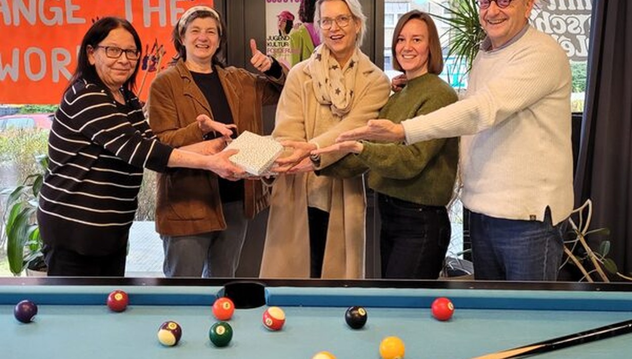 Stadtteilfest Schelmengraben übergibt 1.752 Euro an Kinder und Jugendtelefon Wiesbaden