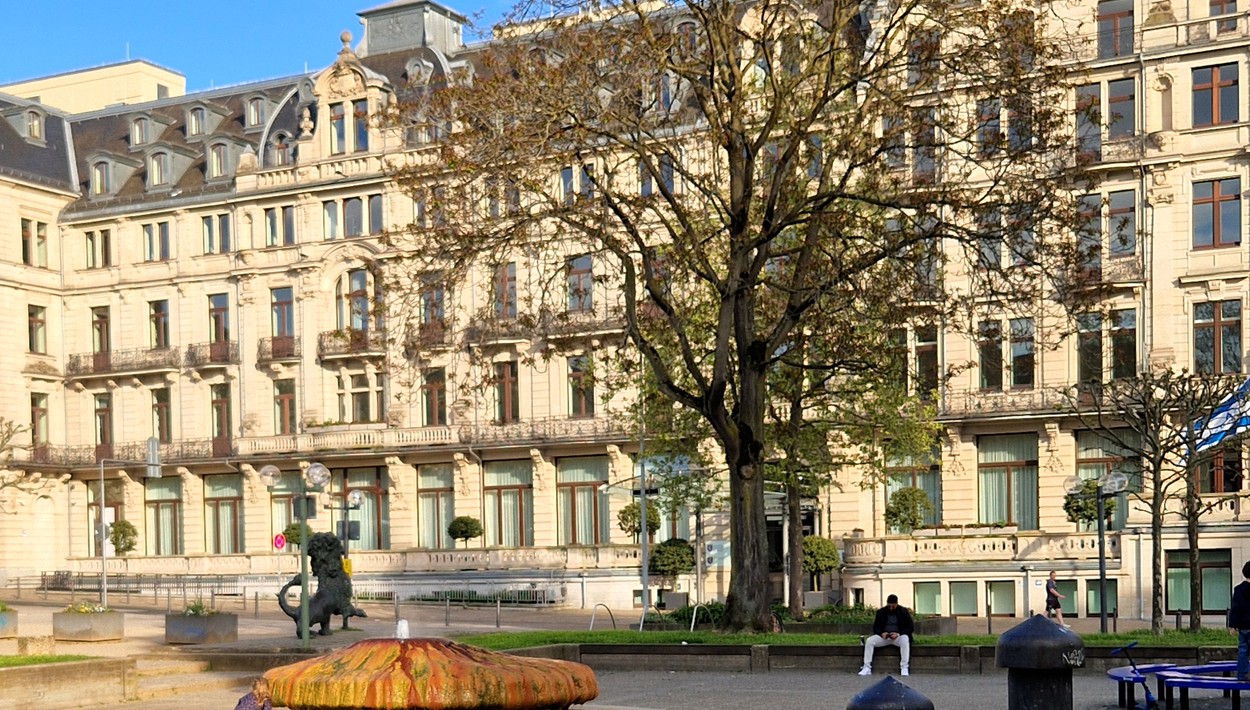 Wiesbaden bringt die 26 Thermalquellen zur Diskussion: Stadtspaziergang, Konzepte und Geothermie-Panels