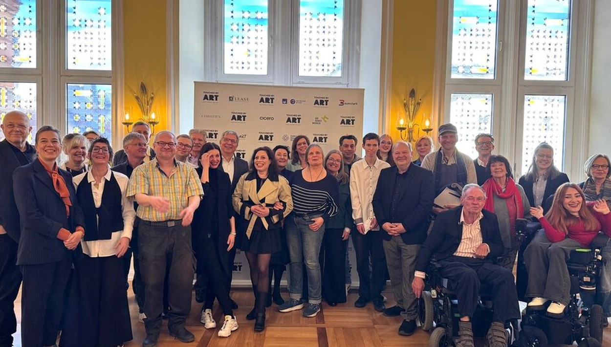 Wiesbaden eröffnet inklusives Kunstprojekt mit Tandems, Film und Auktion