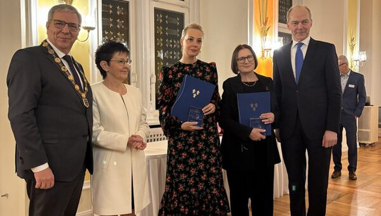 Wiesbaden würdigt russische Zivilcourage und zwei mutige Helfer aus der Stadt Wiesbaden würdigt russische Zivilcourage und zwei mutige Helfer aus der Stadt